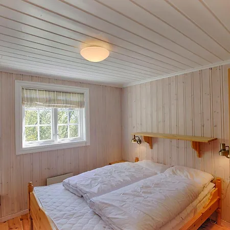 Large Retreat Perfect For Family Gatherings *
