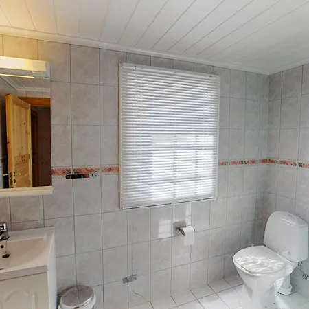 Large Retreat Perfect For Family Gatherings *