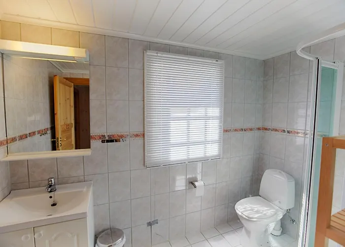 Large Retreat Perfect For Family Gatherings *