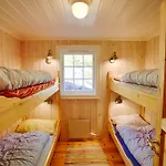 Large Retreat Perfect For Family Gatherings *
