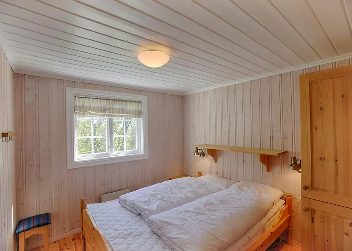 Large Retreat Perfect For Family Gatherings *